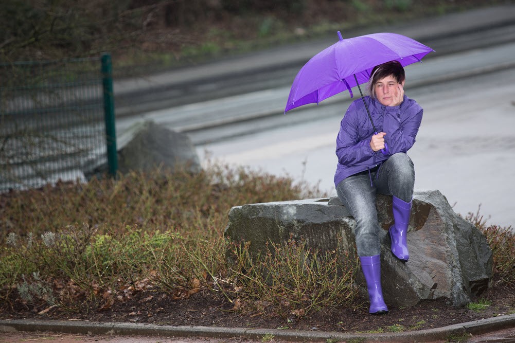 Woman stranded roadside